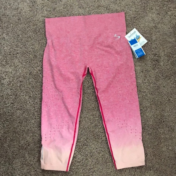 Beachbody Pants - Beachbody Gear Cropped Leggings